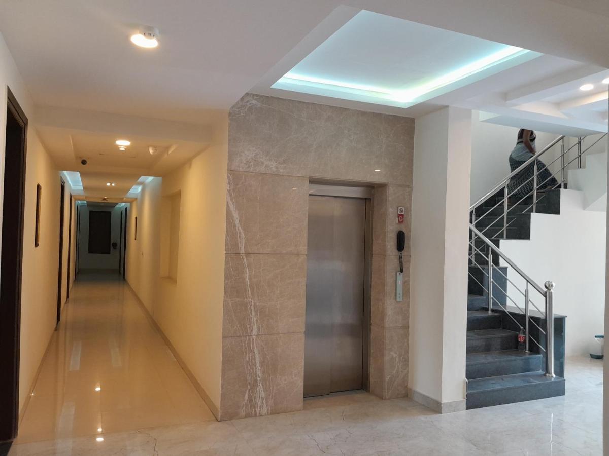 Hotel The Luxem - Behind Ibis Hotel Gurugram Γκουργκάον Εξωτερικό φωτογραφία