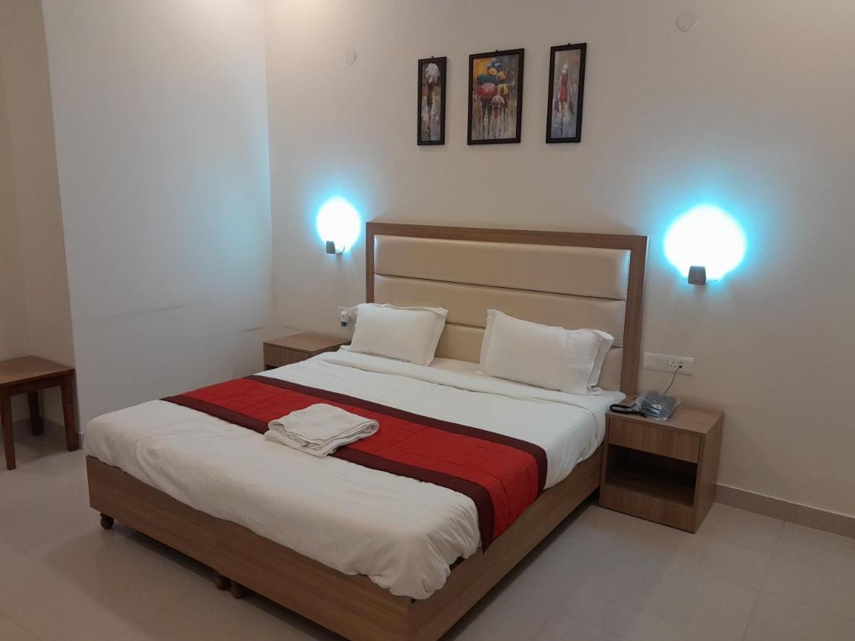 Hotel The Luxem - Behind Ibis Hotel Gurugram Γκουργκάον Εξωτερικό φωτογραφία