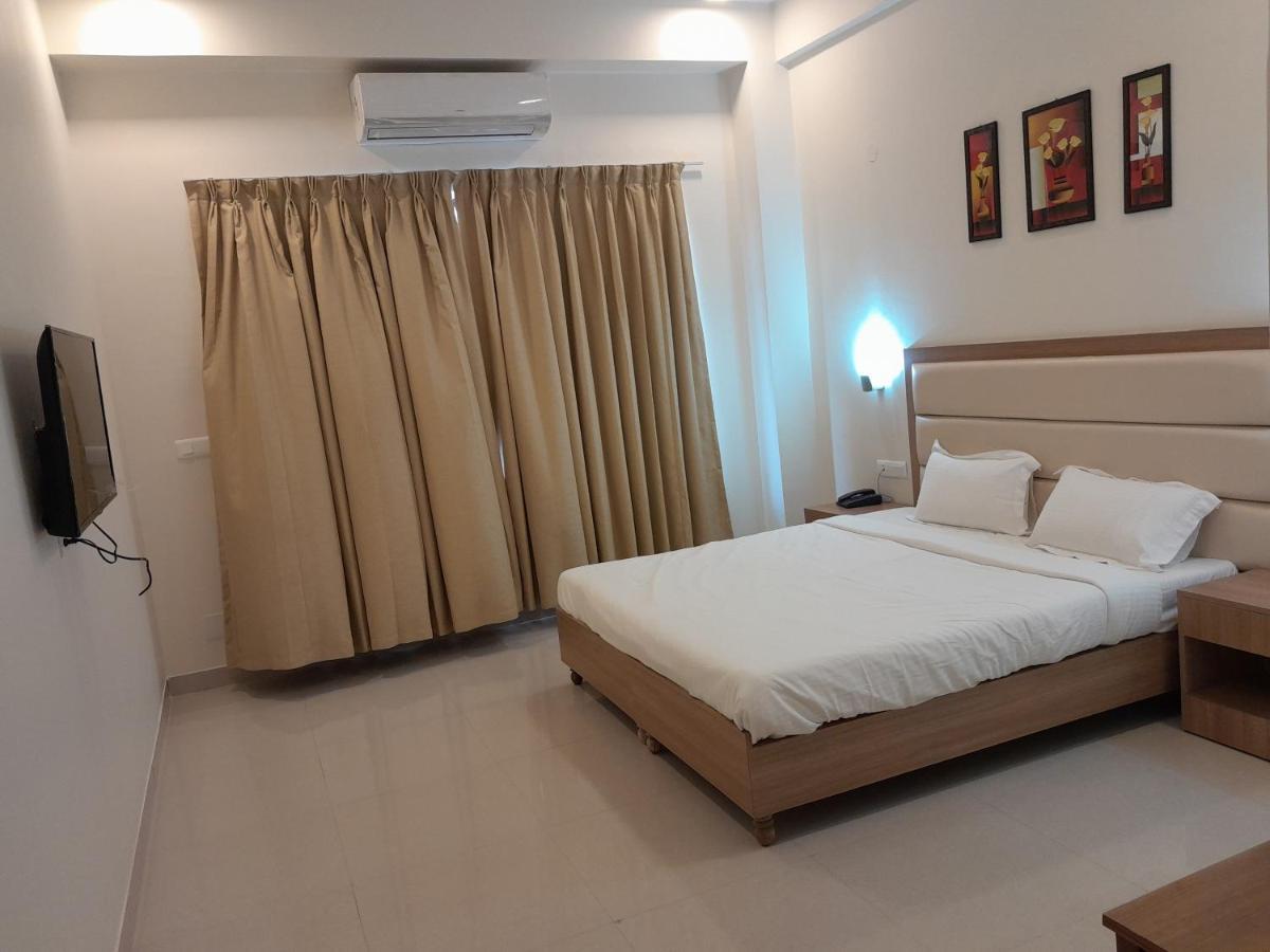 Hotel The Luxem - Behind Ibis Hotel Gurugram Γκουργκάον Εξωτερικό φωτογραφία