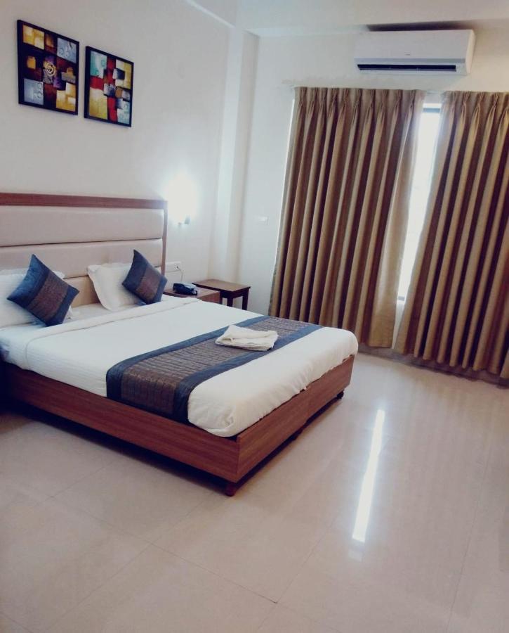 Hotel The Luxem - Behind Ibis Hotel Gurugram Γκουργκάον Εξωτερικό φωτογραφία