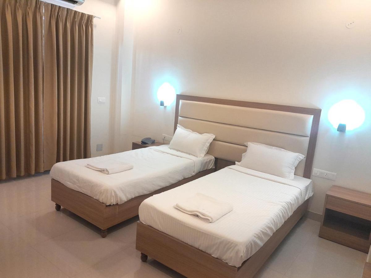 Hotel The Luxem - Behind Ibis Hotel Gurugram Γκουργκάον Εξωτερικό φωτογραφία