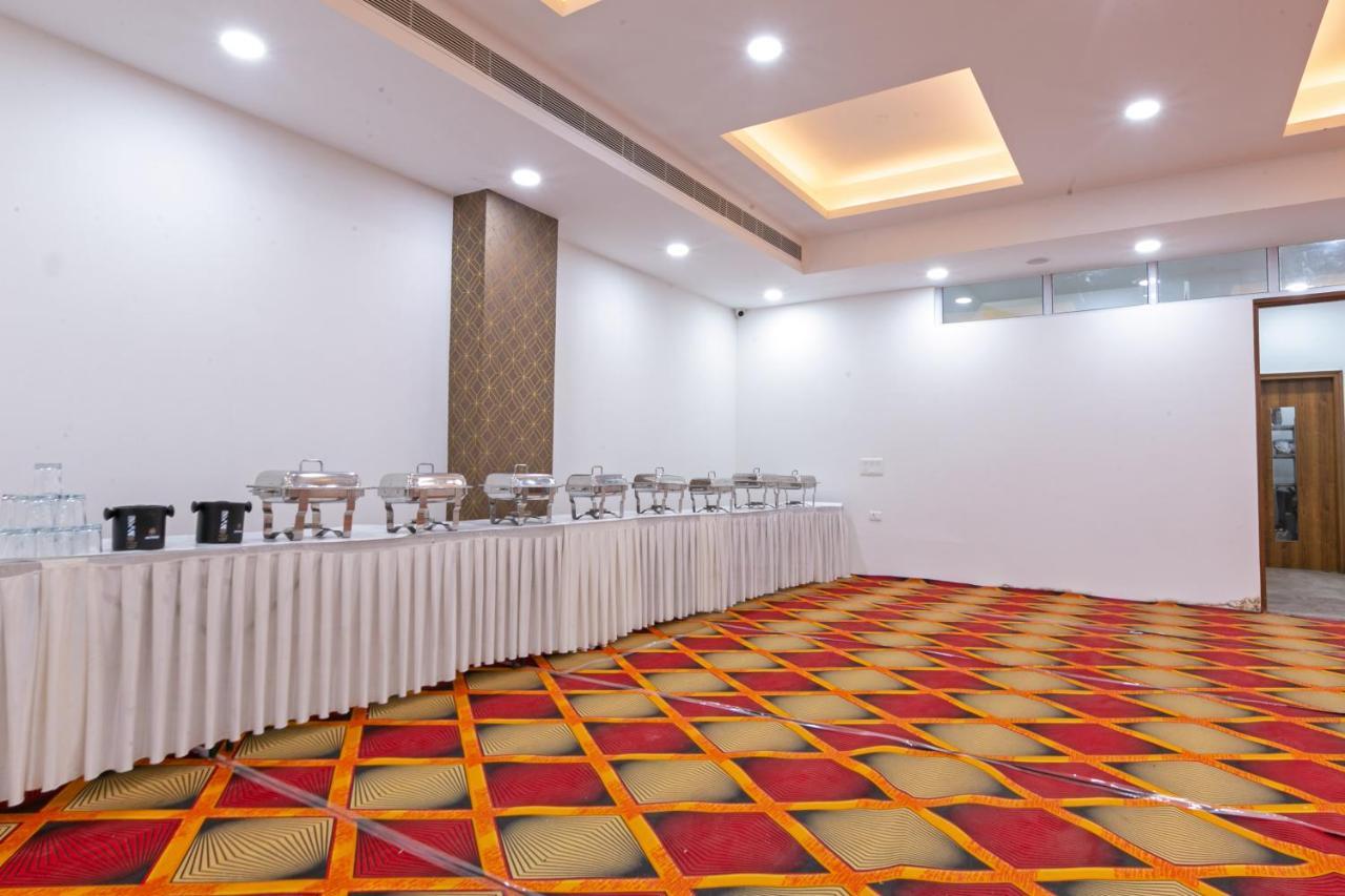 Hotel The Luxem - Behind Ibis Hotel Gurugram Γκουργκάον Εξωτερικό φωτογραφία