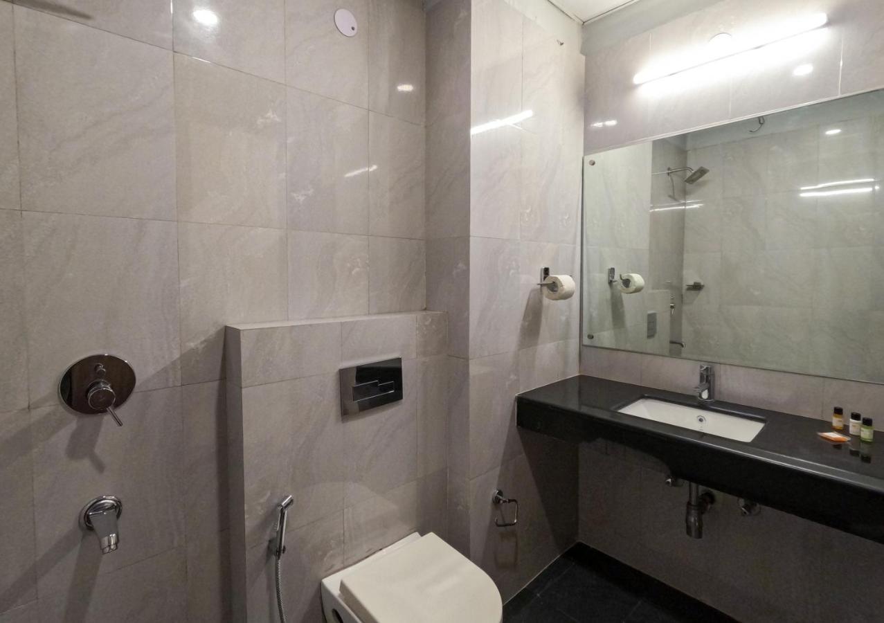 Hotel The Luxem - Behind Ibis Hotel Gurugram Γκουργκάον Εξωτερικό φωτογραφία