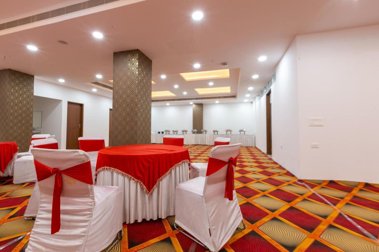 Hotel The Luxem - Behind Ibis Hotel Gurugram Γκουργκάον Εξωτερικό φωτογραφία