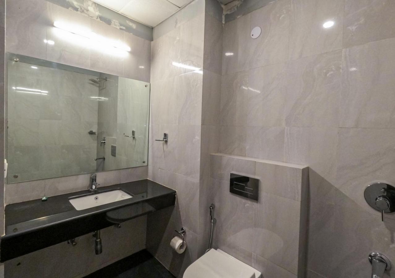 Hotel The Luxem - Behind Ibis Hotel Gurugram Γκουργκάον Εξωτερικό φωτογραφία