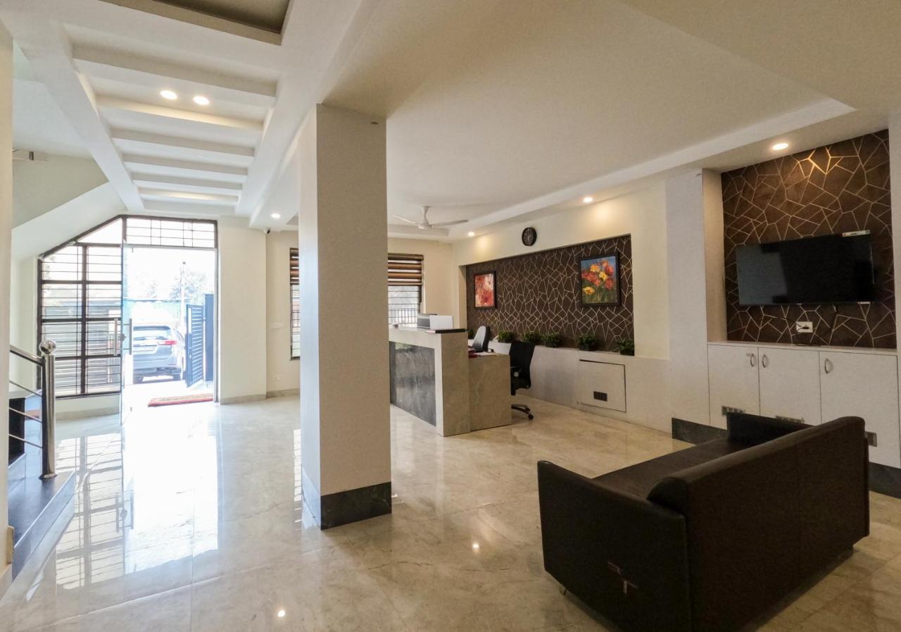 Hotel The Luxem - Behind Ibis Hotel Gurugram Γκουργκάον Εξωτερικό φωτογραφία